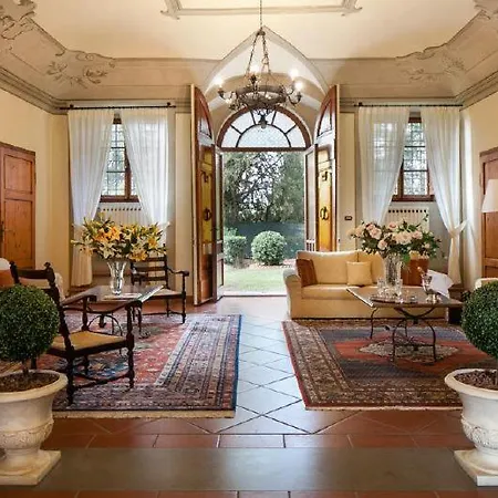 Sleeps 18 * Lucignano