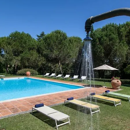 Sleeps 18 Lucignano