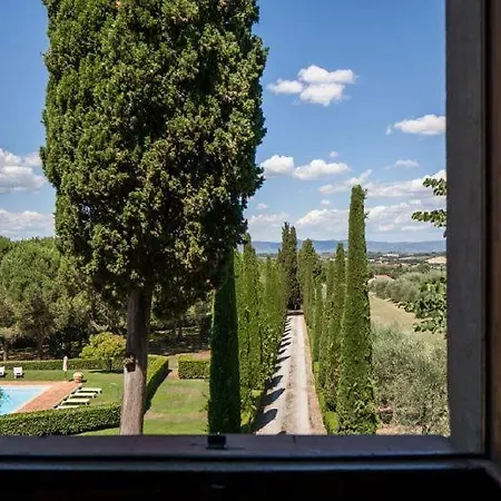 Sleeps 18 Lucignano