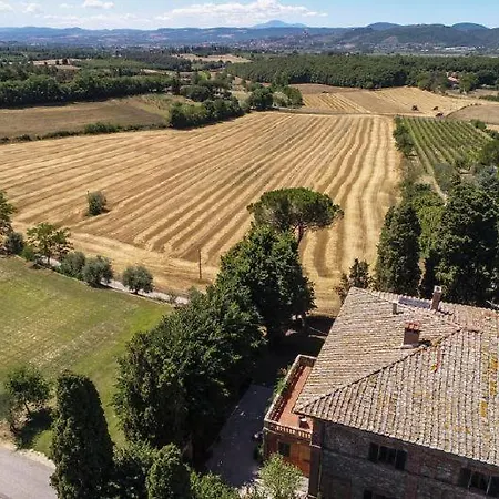 Sleeps 18 * Lucignano